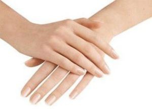 برودة اليدين والقدمين