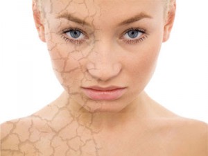 عادات سيئة يمكن أن تدمر بشرتك