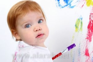 الرسم علي الحائط مشكلة عند الاطفال وكيفية حلها